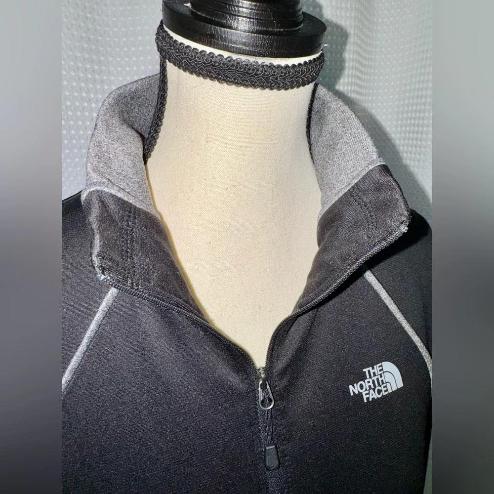 The North Face black 1/4 zip size Large - Picture 3 of 15